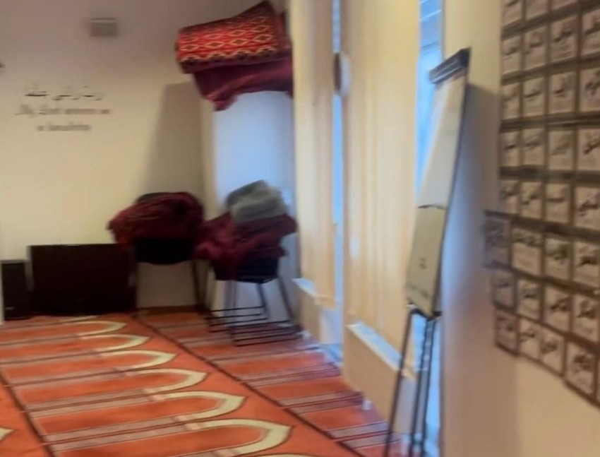 Mushola di University of Nottingham Sediakan Teh, Kopi dan Manisan untuk Jamaah