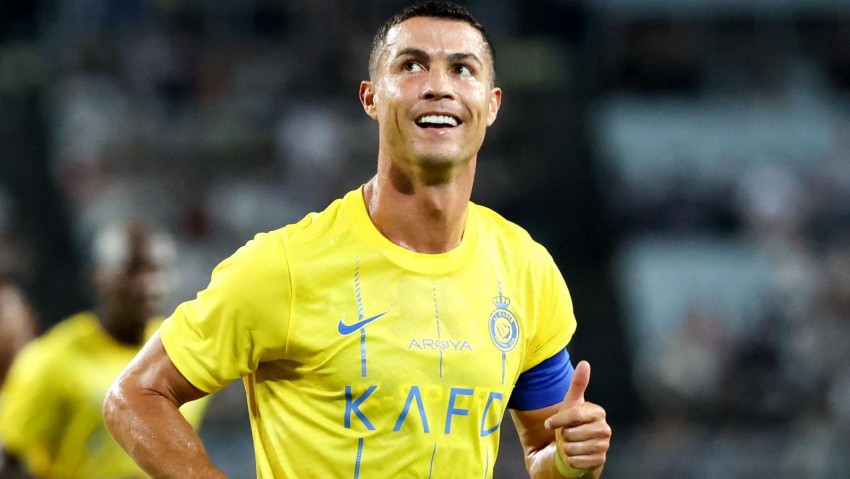 Lelang Jersey Al-Nassr Bertanda Tangan Ronaldo Laku Rp1,9 Miliar