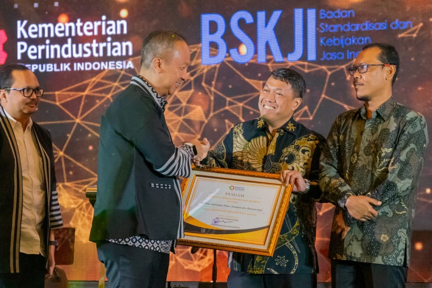 Kemenperin Beri Penghargaan National Lighthouse Industry 4.0 kepada AQUA Banyuwangi dan Pandaan