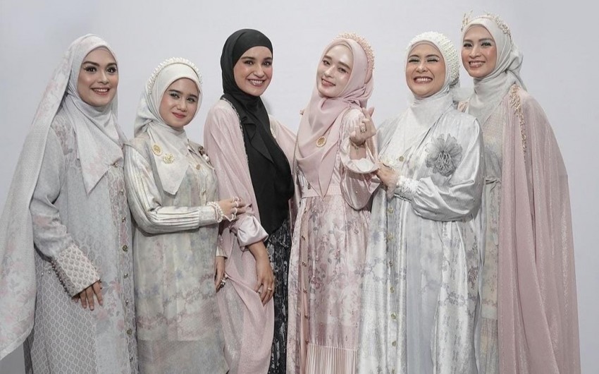 Angkat Budaya Islam Turki, Zaskia dan Shireen Sungkar Rilis Koleksi Baju Lebaran