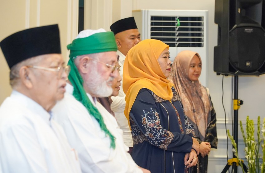 Pengajian Bersama Syaikh Fadhil Al Jailani, Khofifah: Sebarkan Tasawuf Penuh Kesejukan