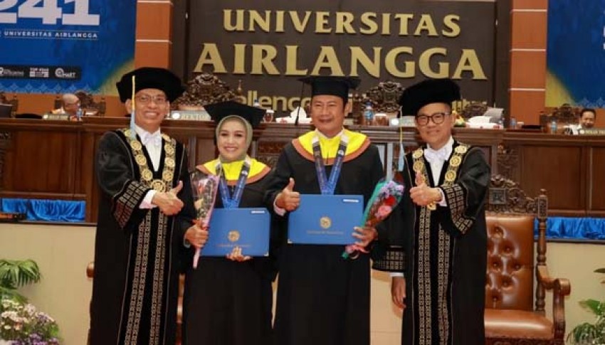 Bupati Lamongan dan Istri Wisuda Bareng dari Pascasarajana Unair