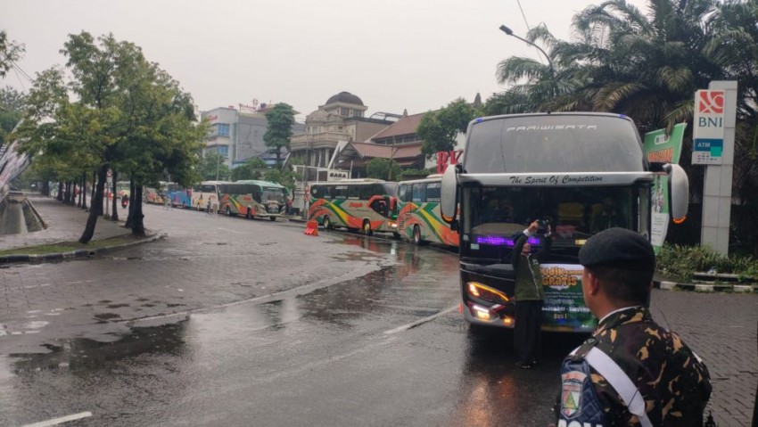 Terjang Hujan, 15 Bus Mudik Bareng PWNU Jatim Berangkat ke 7 Penjuru