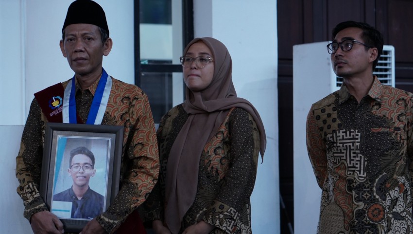 Momen Mengharukan, Wisudawan ITS Wafat Menjelang Wisuda