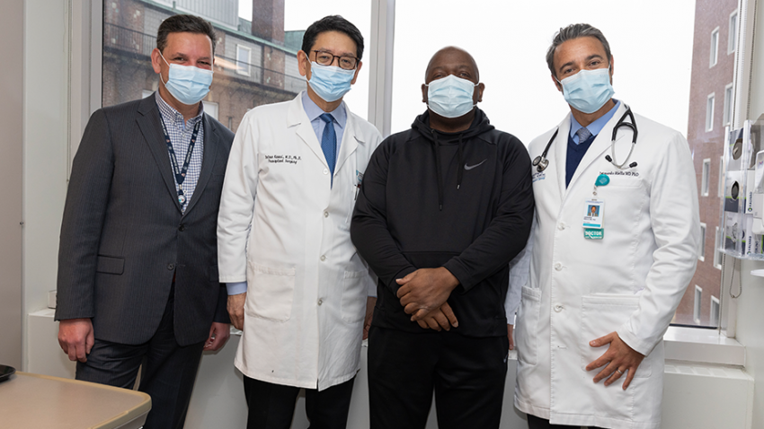 Pertama Di Dunia, Rumah Sakit Umum Massachusetts Sukses Transplantasi Ginjal Babi Ke Manusia