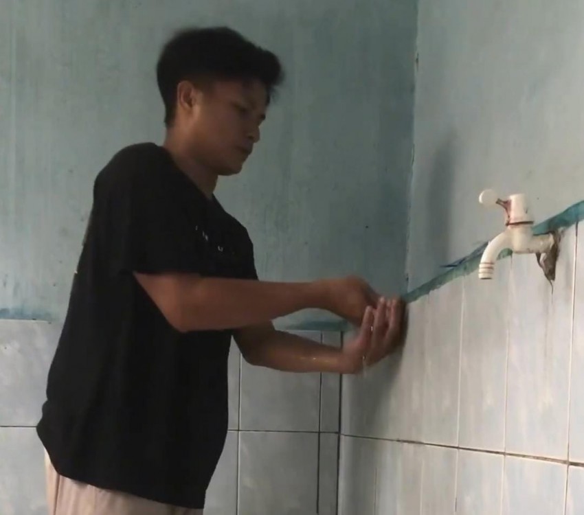 Kisah Cecep Abdullah Keliling Kampung Bersih-Bersih Tempat Wudhu dan Toilet Masjid