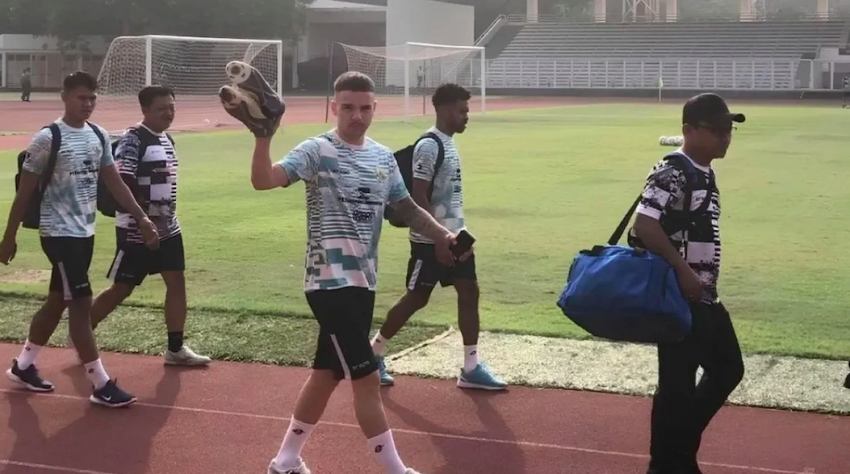 Calvin Verdonk Ikut Latihan Timnas Meski Proses Naturalisasi Belum Rampung
