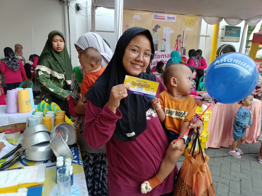 Peduli Pencegahan Stunting, Alfamart Imunisasi 150 Balita di Surabaya