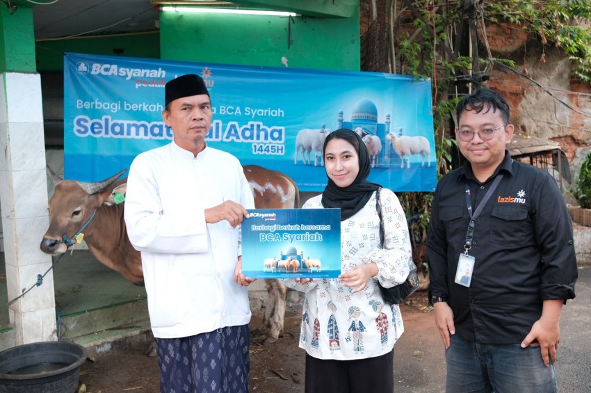 Berbagi Berkah, BCA Syariah Salurkan Hewan Kurban di Berbagai Kota