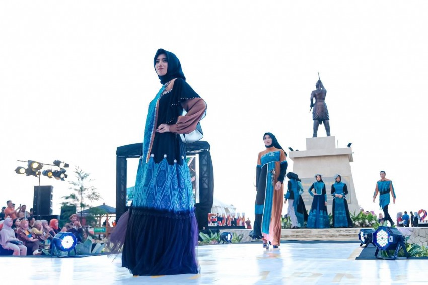 Menparekraf Apresiasi East Java Fashion Harmony Kembali Masuk Event Terbaik KEN 2024