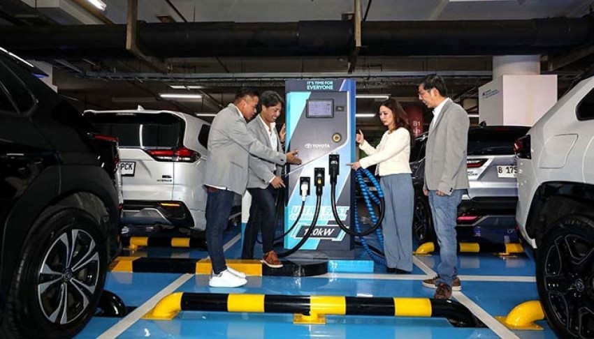 Toyota Perluas Jaringan Pengisian Daya Kendaraan Listrik di Indonesia