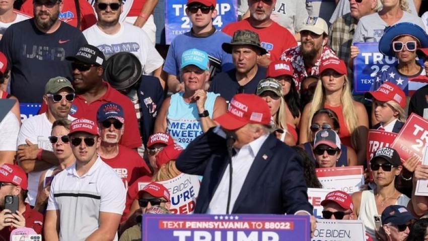 Donald Trump Ditembak dari Jarak 150 Meter Saat Kampanye