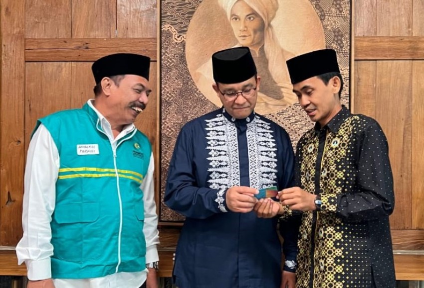 Bertemu Anies Baswedan, Relawan Arta Serahkan Kartu Jakarta Bahagia
