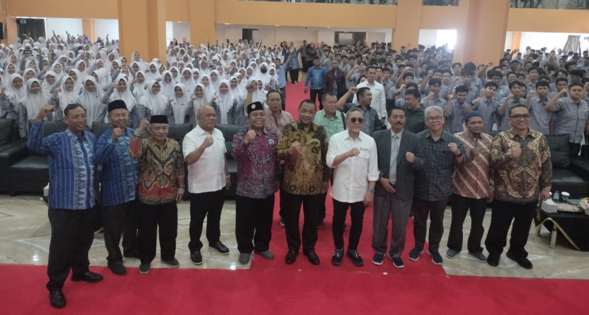 Mendag Zulhas Uji Coba Makan Siang Gratis di  Smamda Surabaya