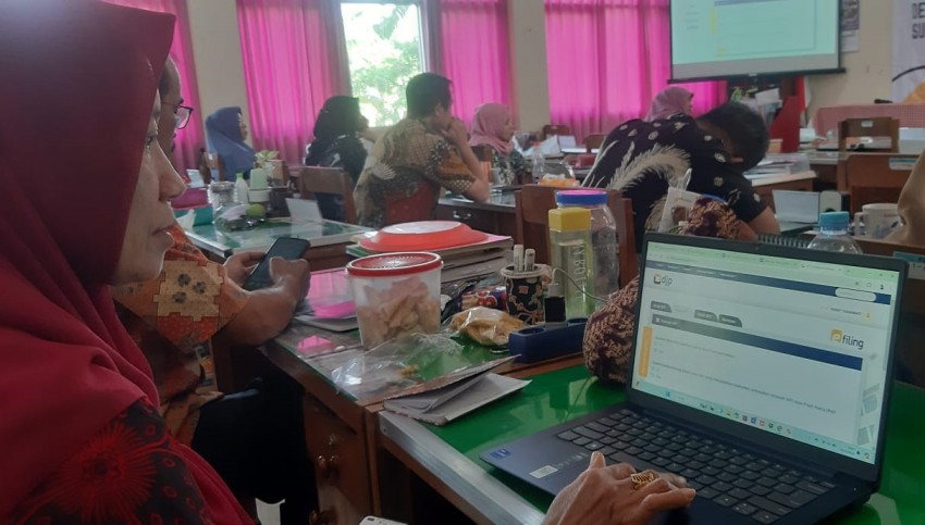 Pengmas FEB UWKS, Latih 75 Guru SMAN 12 Surabaya Buat Pelaporan Pajak