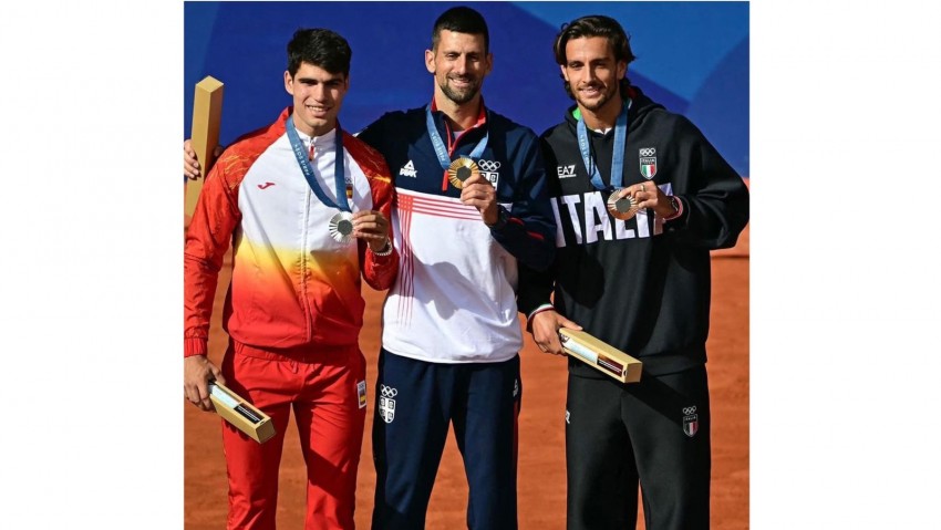 Djokovic Menangis Setelah Sukses Meraih Medali Emas di Olympic