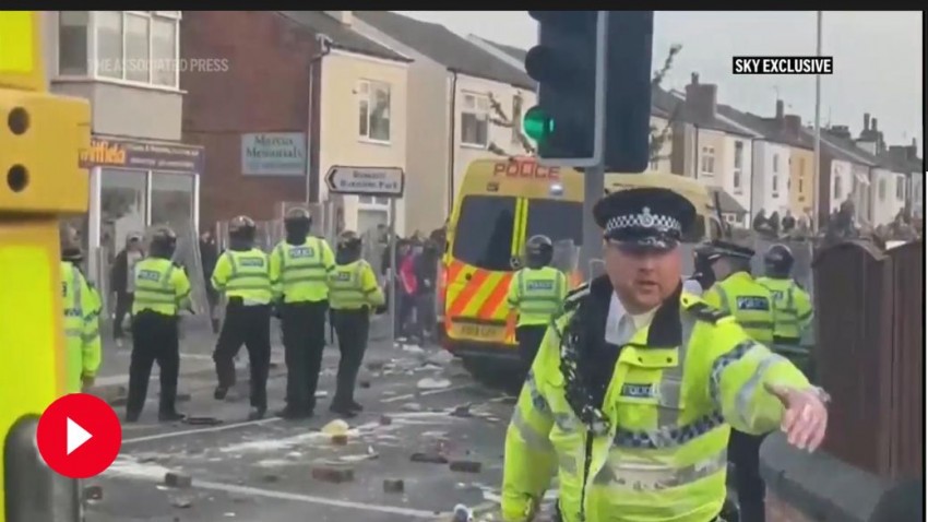 Penyebab Kerusuhan Anti-Islam & Anti-Imigran Terjadi di Inggris