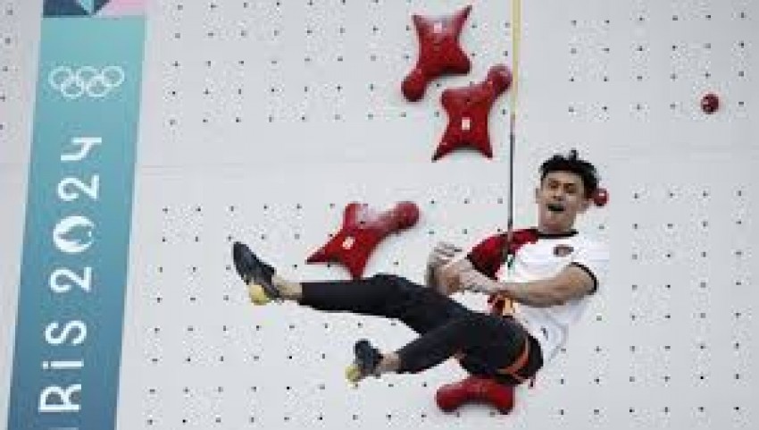 Luar Biasa! Veddriq Leonardo Raih Emas Panjat Tebing Olimpiade Paris 2024
