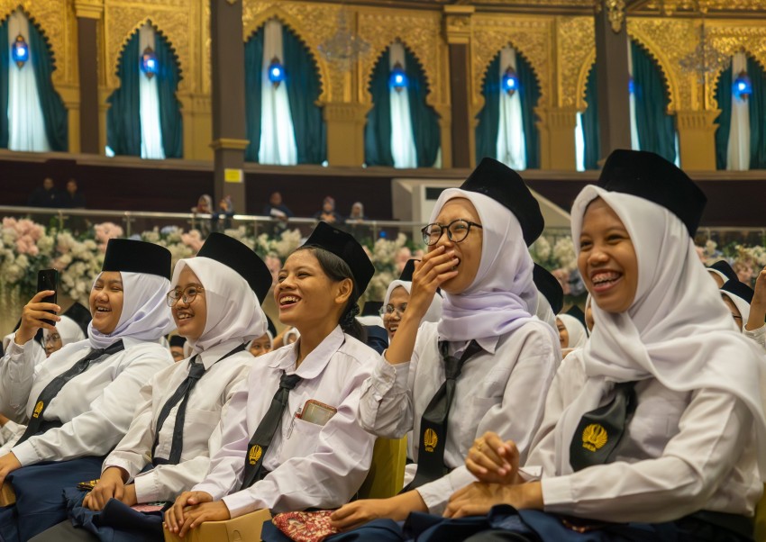 Dicatat Muri, Belasan Ribu Maba Unesa Tulis Harapan untuk Presiden Terpilih