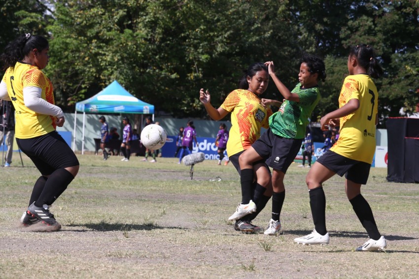 1.476 Siswi Unjuk Bakat di Milklife Soccer Challenge Surabaya Series II 2024