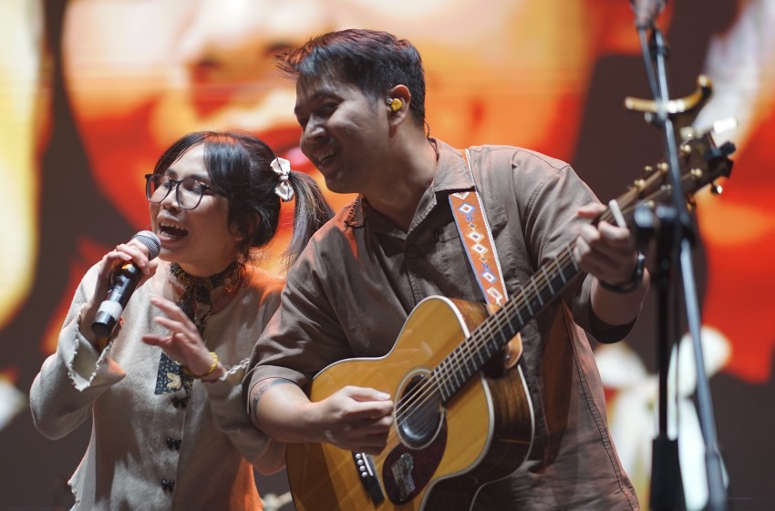 Bawakan Lagu Tak Perlu Ada Senja, Suara Kayu Pukau Penonton JTF 2024 di BRImo Stage