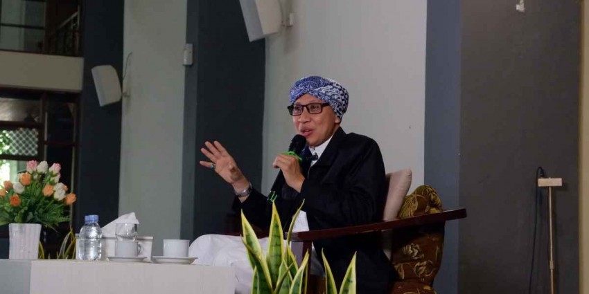 Shalat vs Kemanusiaan, Mana yang Harus Diprioritaskan?