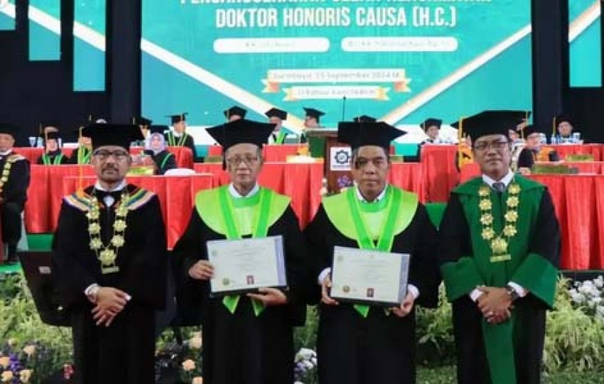 UINSA Surabaya Anugerahi KH Zulfa Mustofa Gelar Doktor Honoris Causa