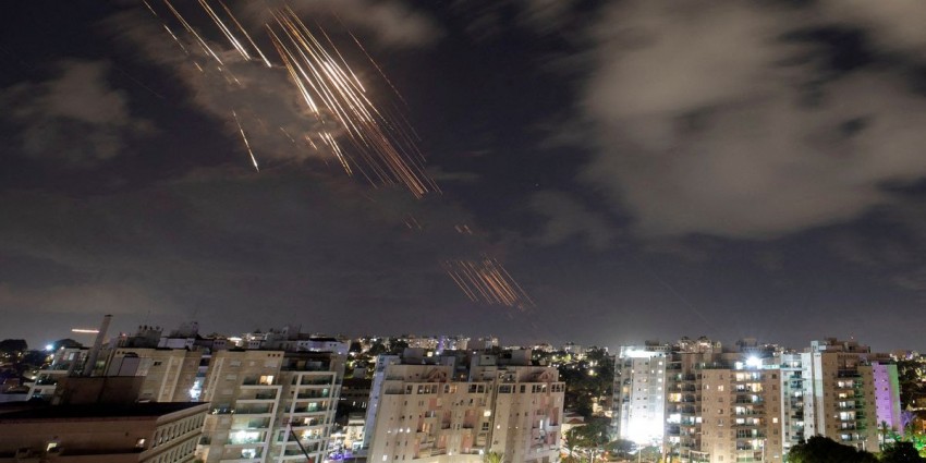 Konfirmasi Mengejutkan! Iran Akui Tembakkan 200 Rudal ke Israel