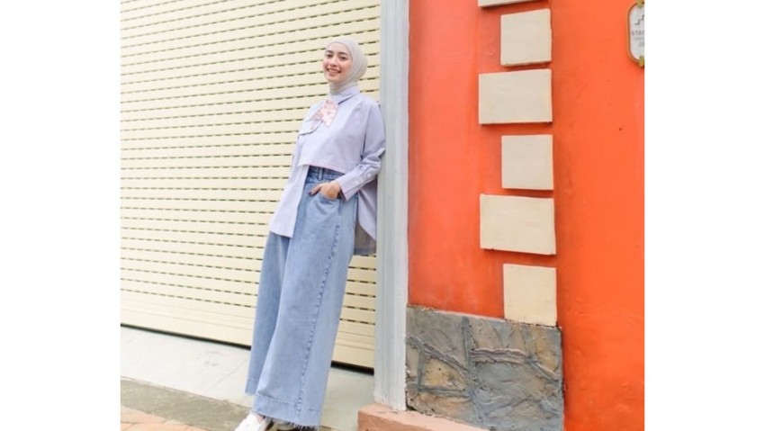 Outfit Ngantor dengan Berhijab Ala Mega Iskanti