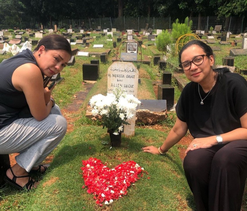 Ziarah ke Makam Marissa Haque, Soraya dan Shahnaz Haque Ungkap Rasa Rindu