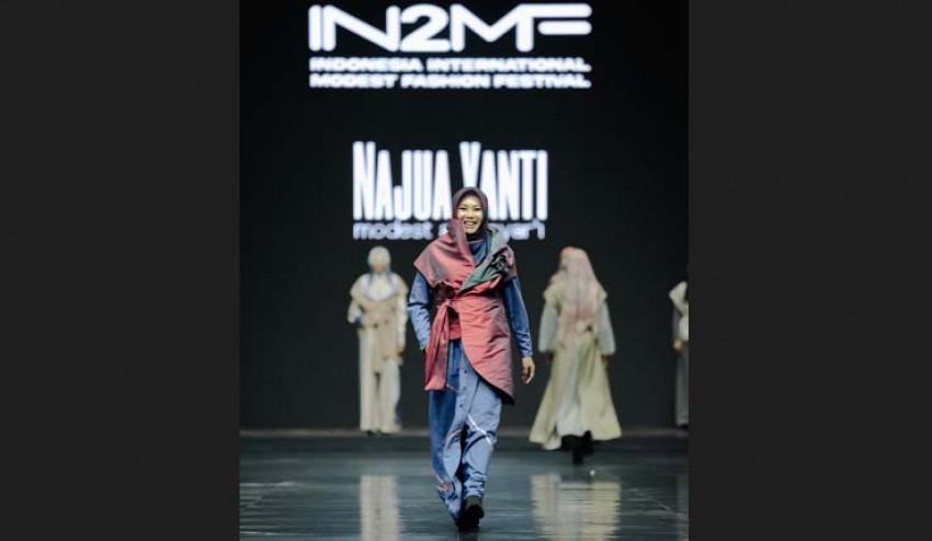 Keunikan Andromerosa dengan Look Semi Futuris of The 60s ala Najua Yanti