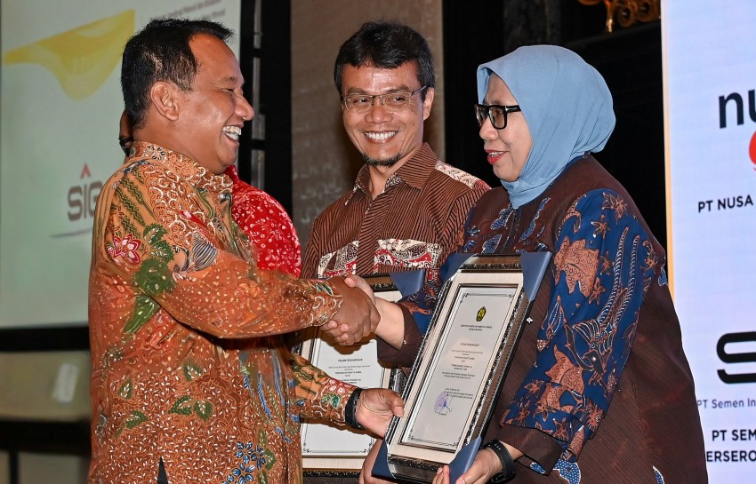 Sukses Kelola Keselamatan Pertambangan, SIG Diganjar Lima Penghargaan dari Kementerian ESDM