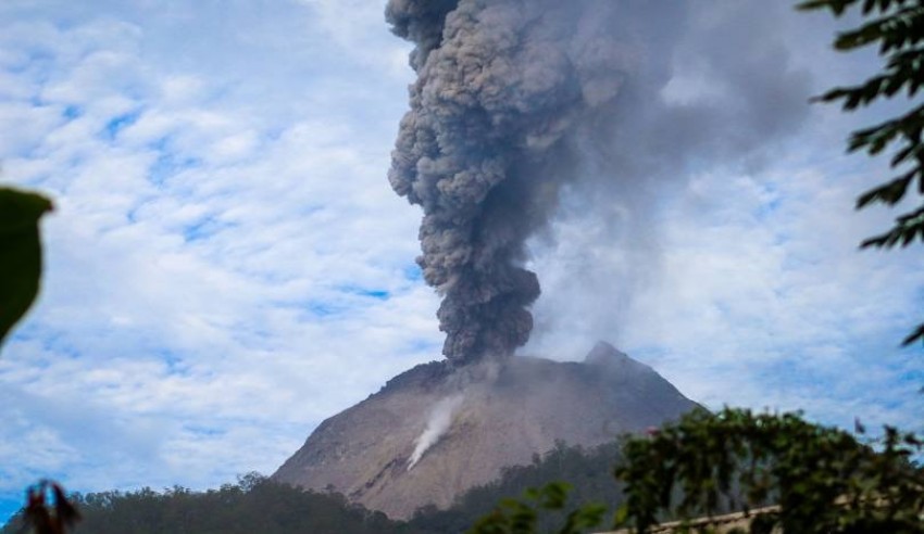 Gunung Berapi Lewotobi di Flores Meletus, 10 Orang Tewas