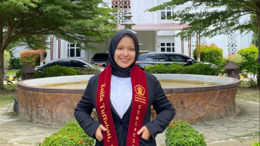 Aktif Menulis di Jurnal Ilmiah, Zulfa Lulus dari UIN Ar-Raniry Tanpa Skripsi