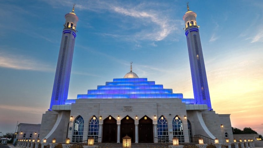 Keindahan Masjid Biru UAE, Desain Bertingkat yang Memukau di Abu Dhabi
