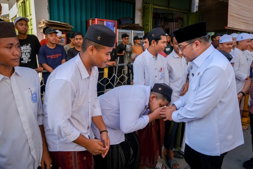 Menteri Ekonomi Kreatif Ajak Santri Sebarkan Informasi Bahaya Judi Online Lewat Konten Digital
