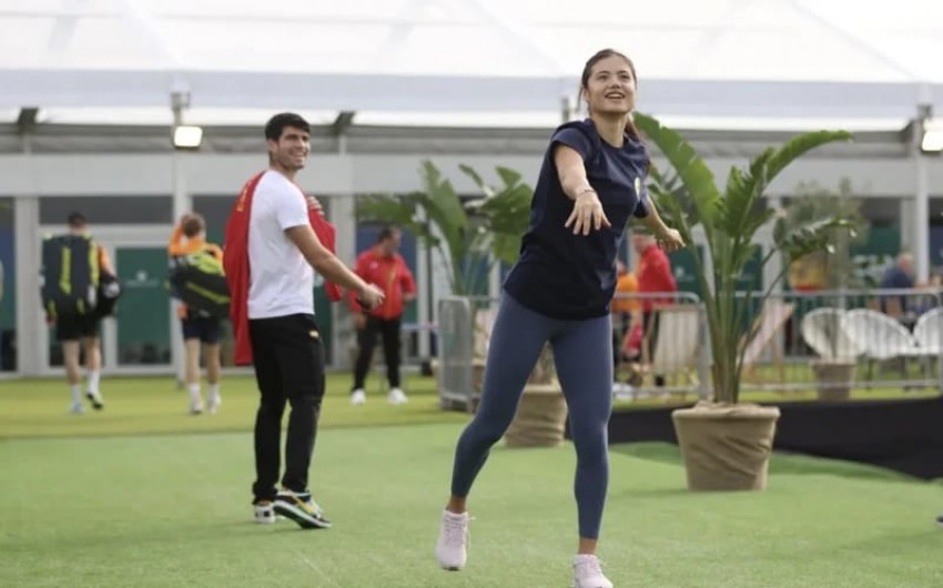 Digosipkan Pacaran, Carlos Alcaraz dan Emma Raducanu Dikomentari  Akan Jadi Pasangan Yang Serasi