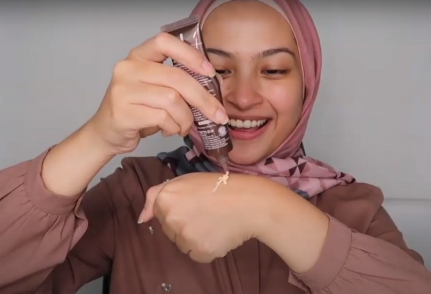 Step by Step Makeup Flawless yang Memukau untuk Hijaber