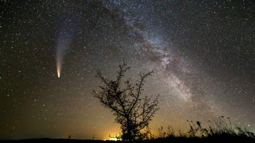Jangan Lewatkan! Hujan Meteor Spektakuler Hiasi Langit Indonesia Malam Ini