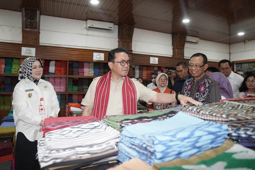 Kunjungi Pabrik Lurik di Klaten, Mendag Budi: Inovasi Kunci Peningkatan Daya Saing Ekspor