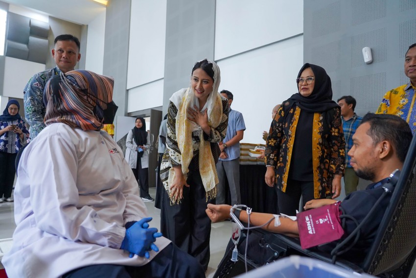 Peringati Hari KORPRI, Wamendag Roro Tinjau Penyelenggaraan Donor Darah di Direktorat Metrologi