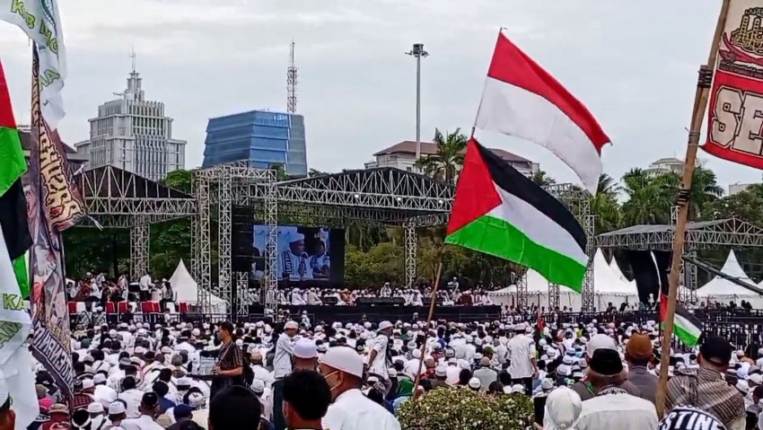 Monas Dipadati Lautan Massa Reuni 212, Rizieq Shihab Hadir Serukan Revolusi Akhlak & Bela Palestina