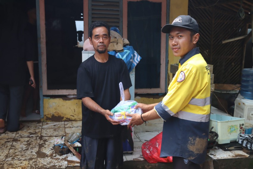 AQL Peduli Salurkan Bantuan untuk Korban Banjir Sukabumi