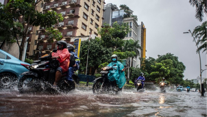 Antisipasi Banjir, Pemprov DKI Jakarta Siapkan WFH dan Modifikasi Cuaca