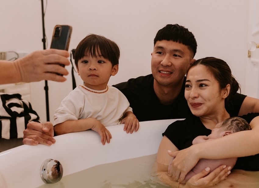 Nikita Willy Melahirkan Anak Kedua dengan Metode Water Birth