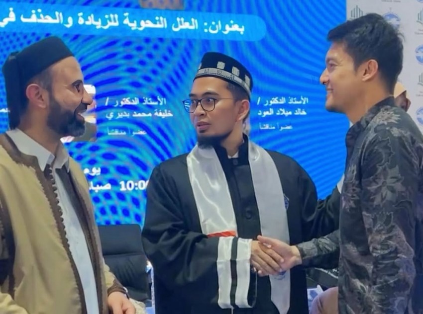 Ustaz Adi Hidayat Raih Gelar Doktor dengan Predikat Summa Cumlaude