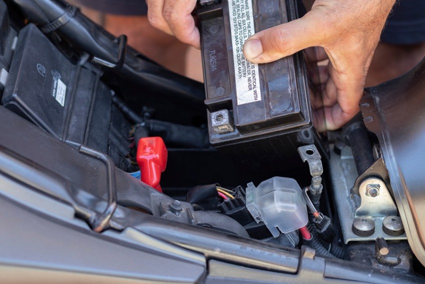 Tips Merawat Aki Motor Agar Starter Selalu Tokcer