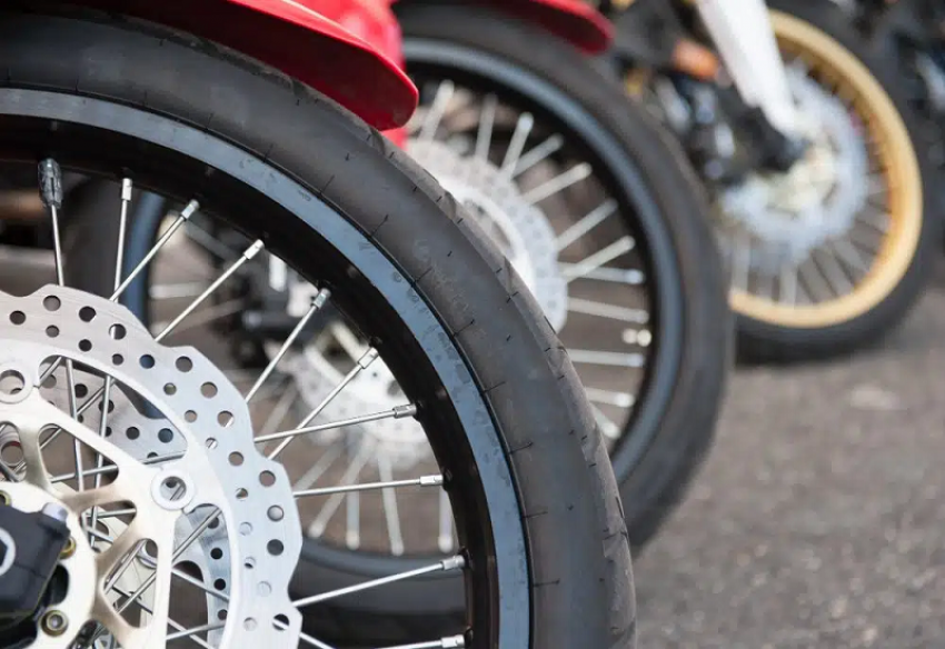 Bener Nggak Sih Sepeda Motor yang Pakai Pelek Jari-Jari Lebih Irit BBM?