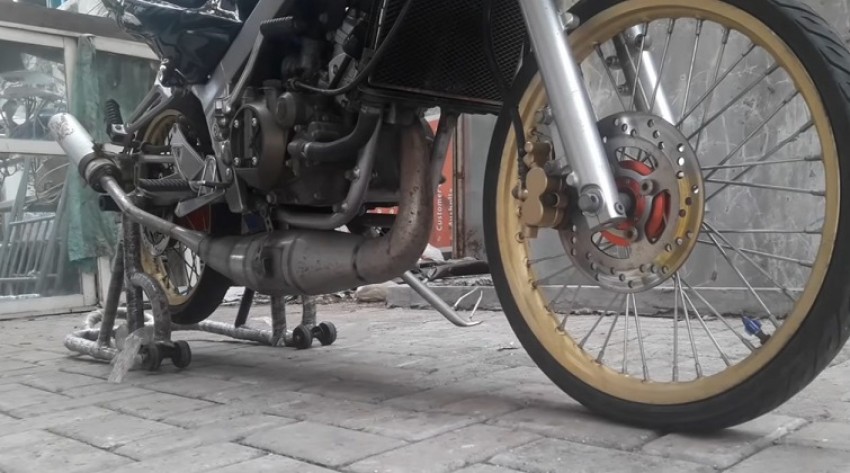 Cara Membersihkan Knalpot Motor 2 Tak agar Performa Mesin Kembali Optimal