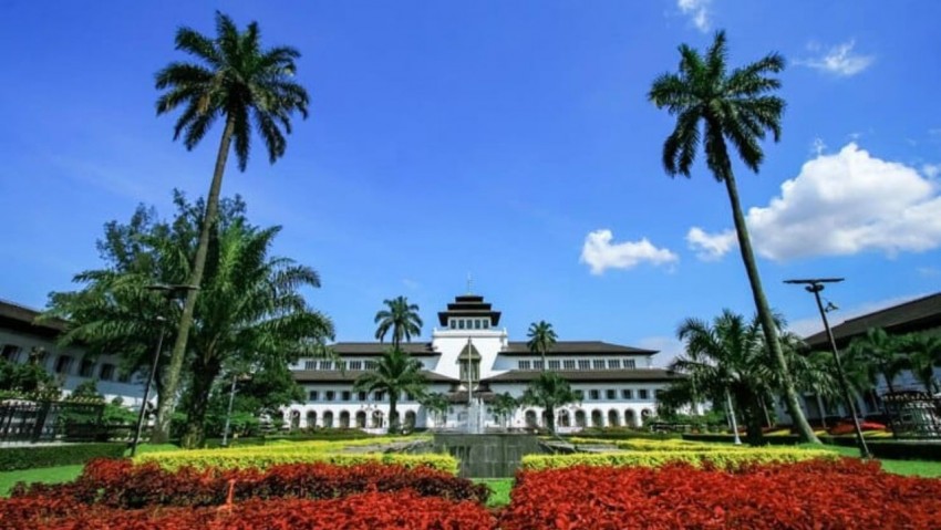 Berburu Kuliner Ngeunah di Sekitar Gedung Sate Bandung